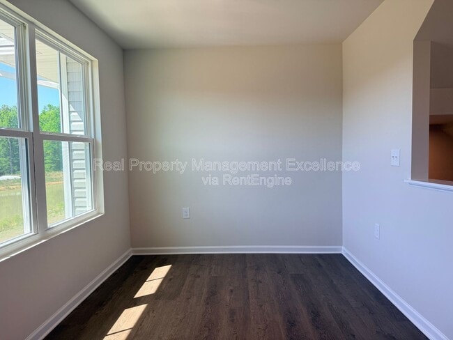 Building Photo - 372 Grand Silo Rd