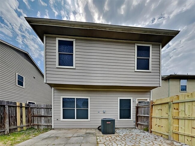 Building Photo - 6255 Gillian Park Dr