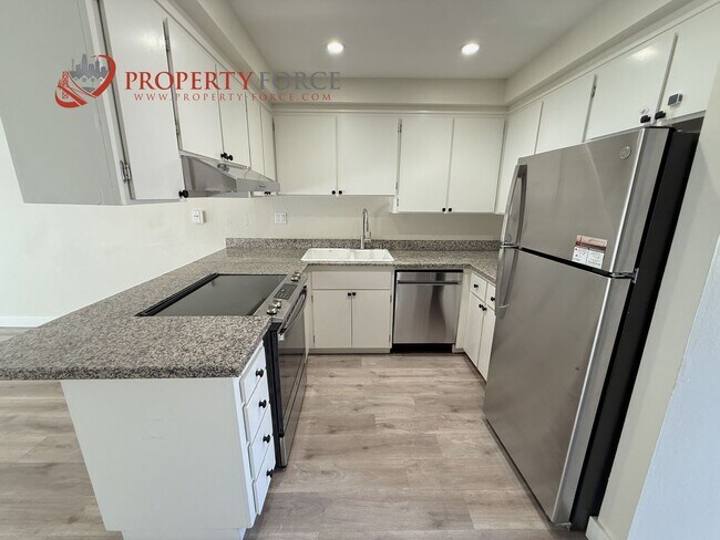 Building Photo - 946 Tamarack Ln