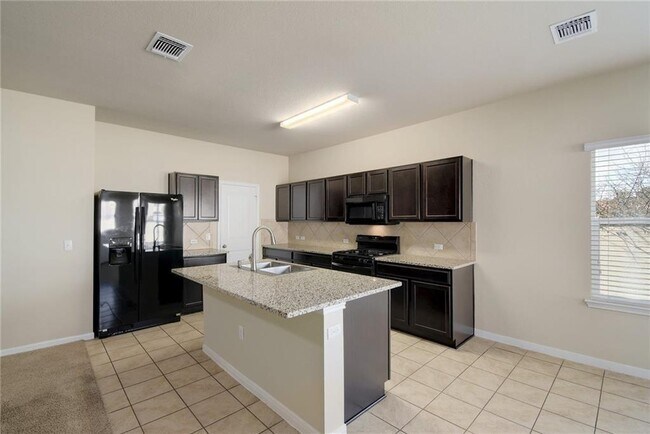 Building Photo - 613 Brashear Ln