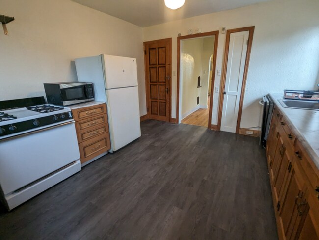 Building Photo - 703 Transverse Ave