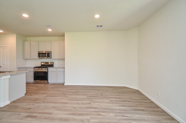 Building Photo - 4656 Peony Grn Dr