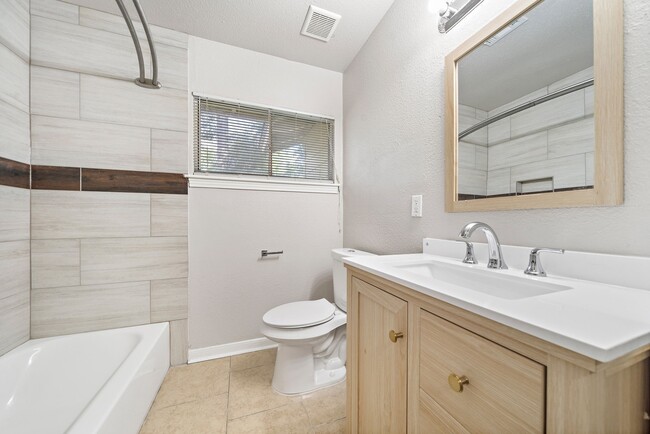 Building Photo - 5814 Westover St