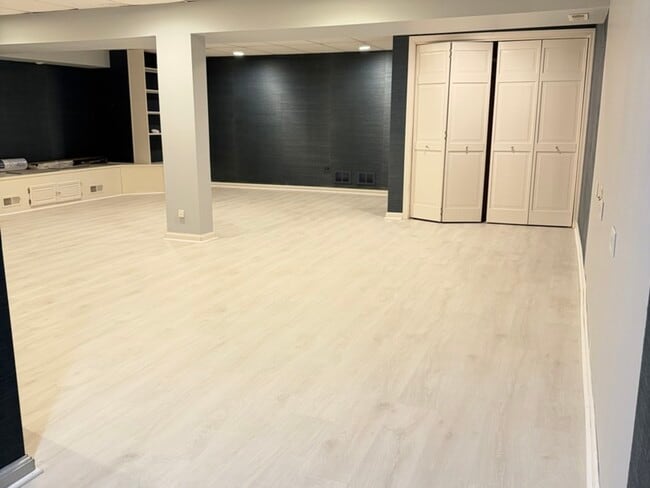 Building Photo - 145 Pine Tree Ln