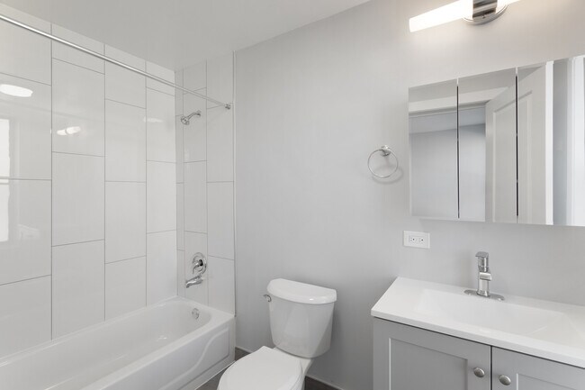 Building Photo - 1625 W Howard St