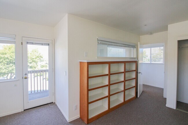 Building Photo - 299 Albert Dr