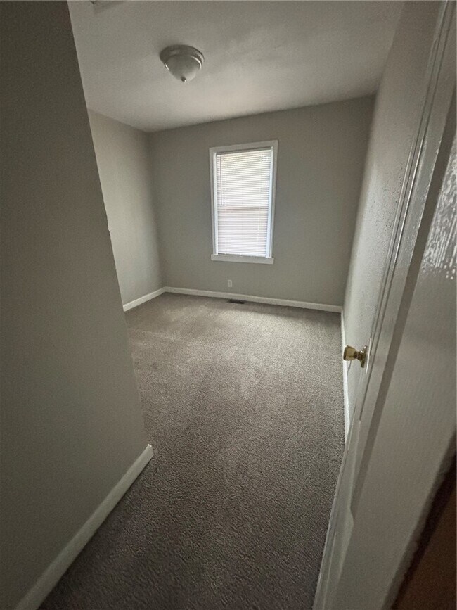 Building Photo - 222 Vista Cir