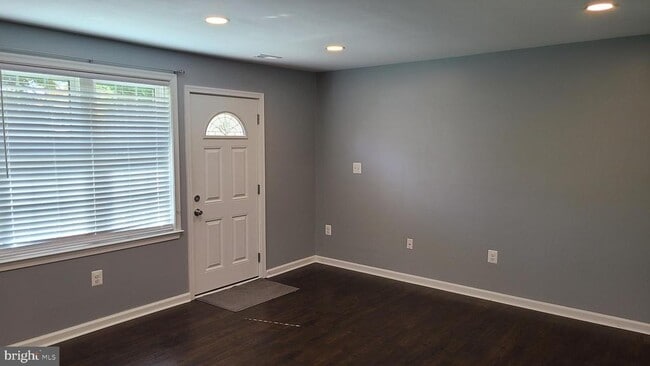 Primary Photo - 103 Vandiver Ct