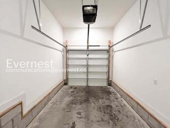 Building Photo - Spacious 3-Bedroom Home in a Family-Friendly Community / Pet Friendly / Available Now!/