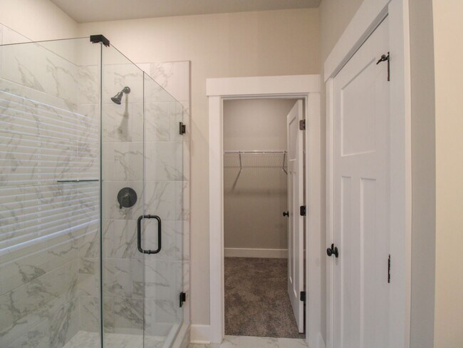 Building Photo - LIKE NEW Home in Natures Cove West in Athe...