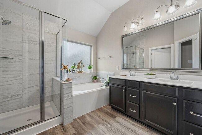 Building Photo - 16323 Apache Wds Wy