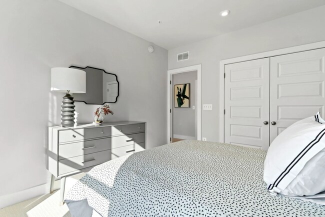 Building Photo - 1117 N Lombardy St