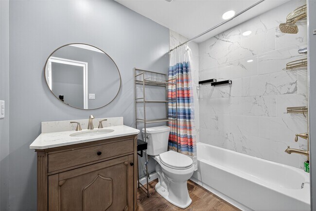 Building Photo - 10106 Shadow Pine Dr