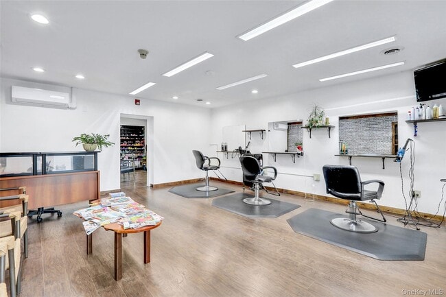 Building Photo - 199 NY-299