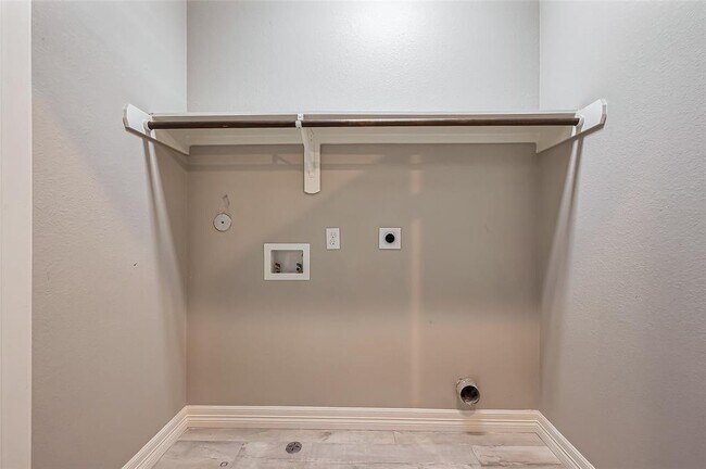Building Photo - 4307 Hershe St