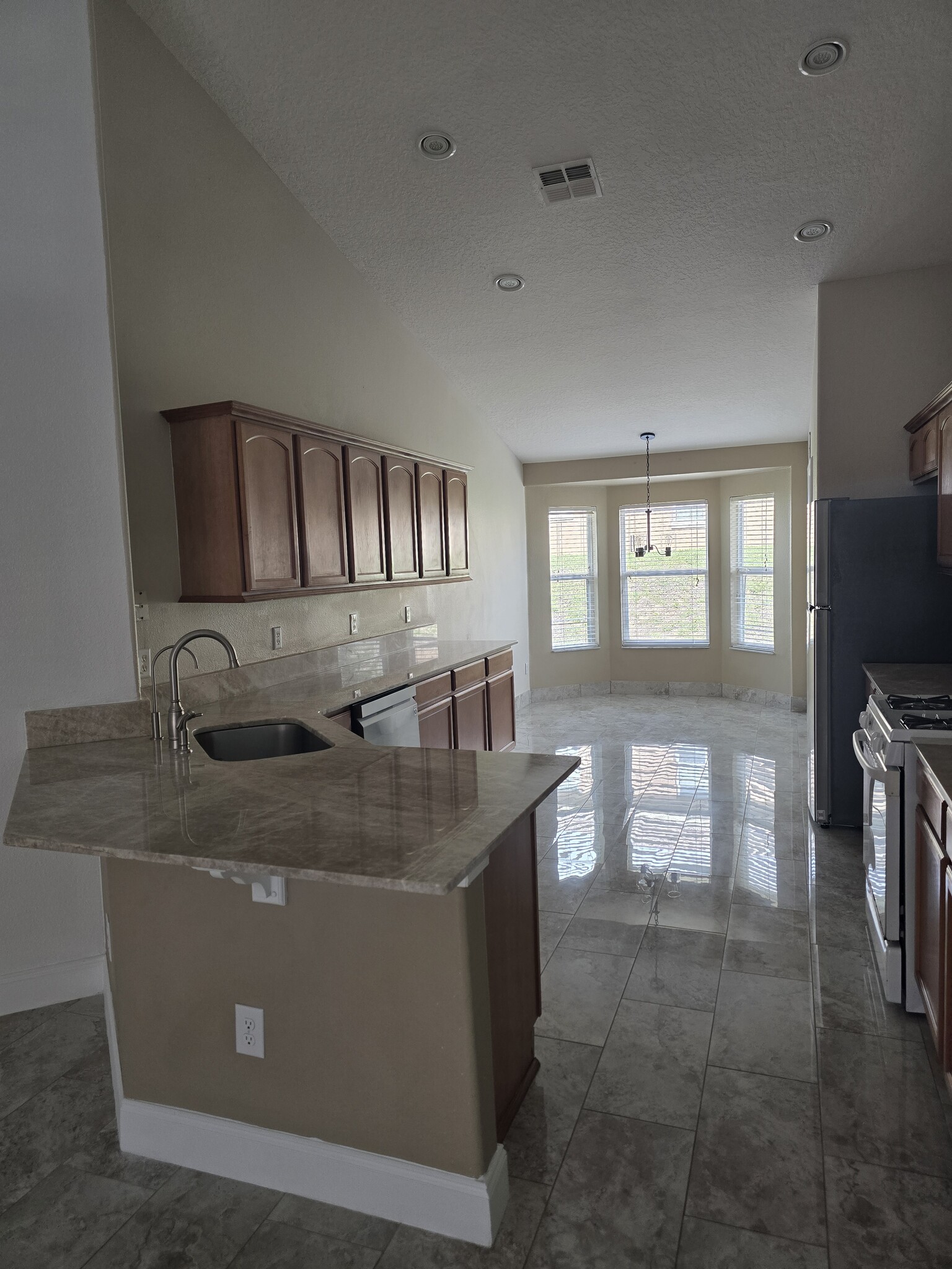 Kitchen - 1552 Nightfall Dr