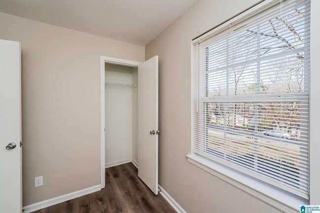 Building Photo - 1405 Highland Dr