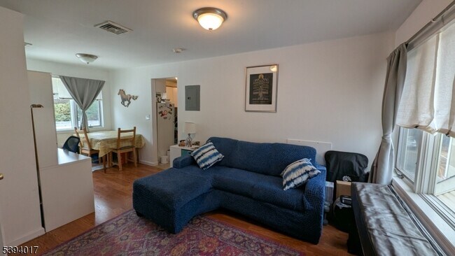 Building Photo - 12 Main St