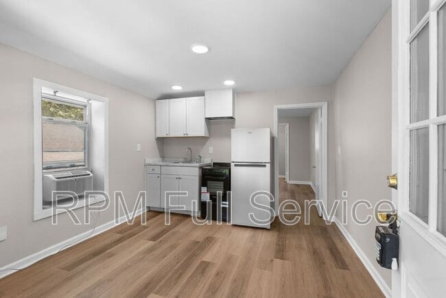 Building Photo - 325 54th Ave N