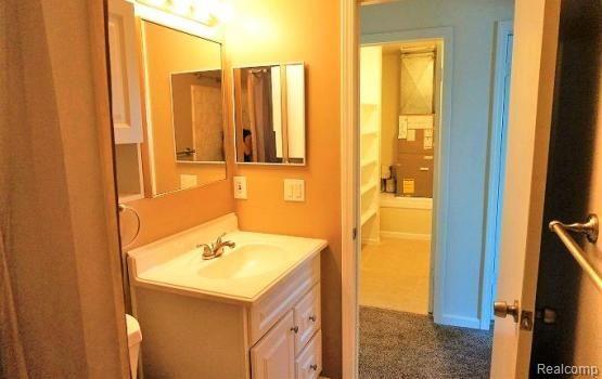 Building Photo - 34633 Clarkson Dr E