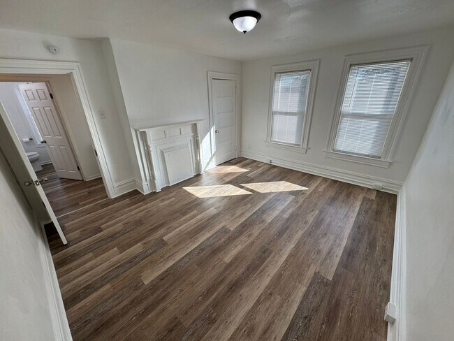 Building Photo - Enormous Completely Updated 4-Bedroom 1-Bath House w/ Flat Yard!!!