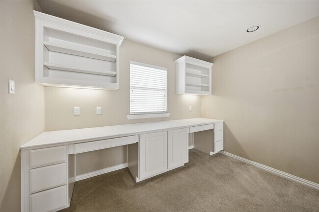 Building Photo - 63 Vershire Cir