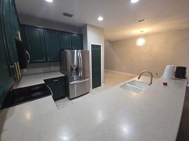 Building Photo - Modern 3 Bedroom 2.5 Bath in Gibsonton (**...