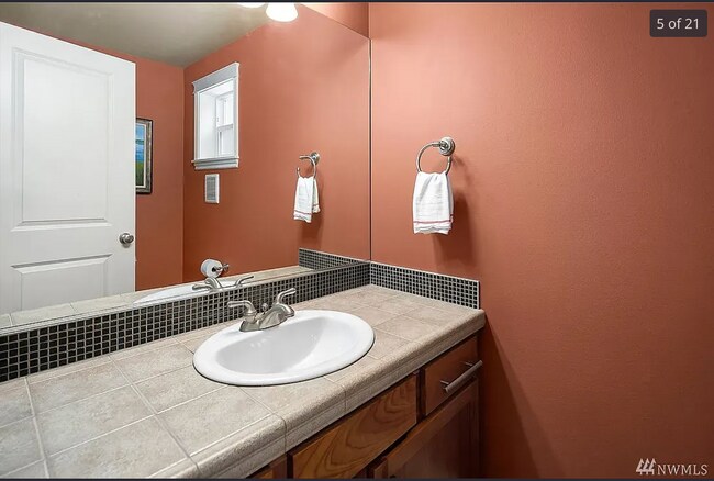 Building Photo - Modern 3Bed/3Bath Townhouse in Seattle - $3,400!!