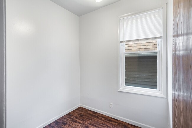 Building Photo - 2752 S Kedvale Ave