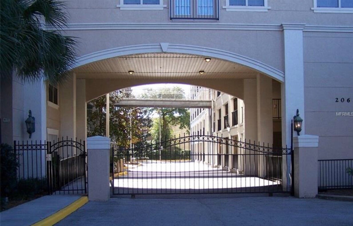 gate - 202 E South St