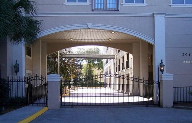 gate - 202 E South St