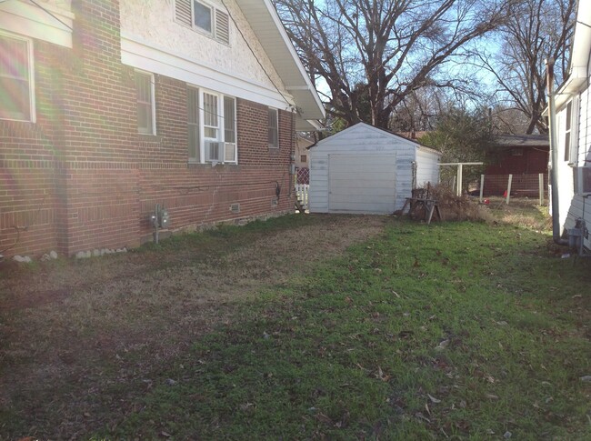 Building Photo - 1519 Maple St