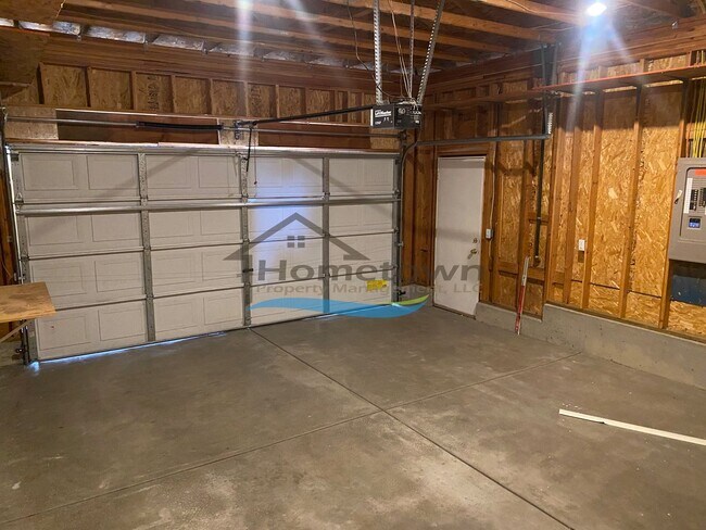 Building Photo - Beautiful 4 Bed 2 Bath Home on Corner Lot ...