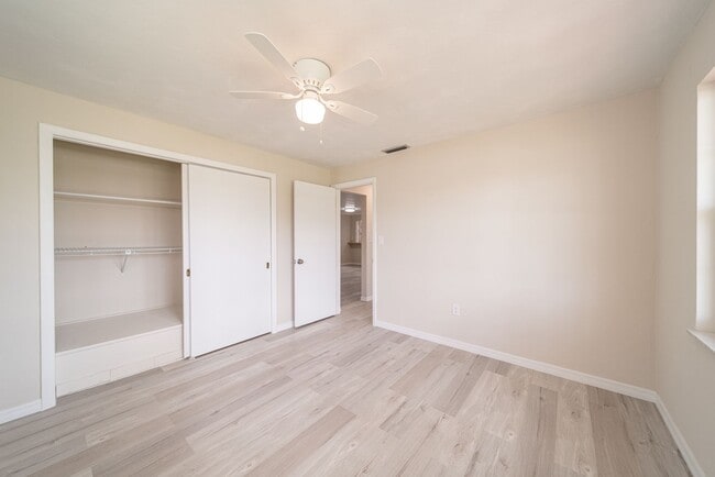 Building Photo - Welcome to your dream rental in Cape Coral...