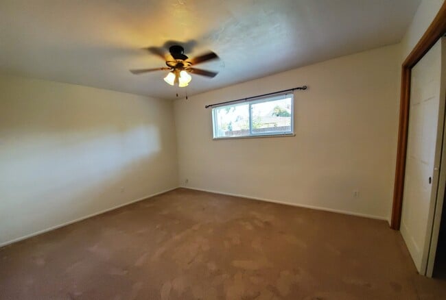 Building Photo - 906 Rd 46