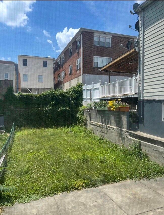 Building Photo - 307 71st St