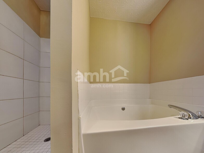 Building Photo - 5135 Thorin Oak Cir