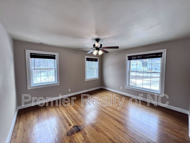 Building Photo - 412 S Main St