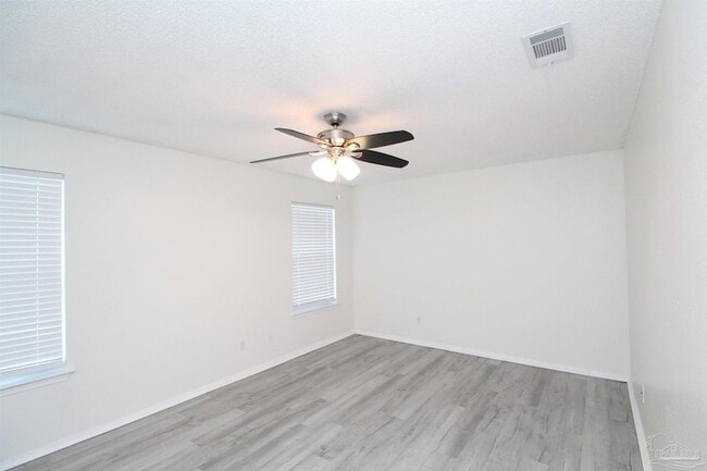 Building Photo - 2432 Gulf Breeze Ave