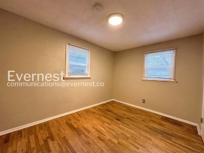 Building Photo - 1985 Ingalls St