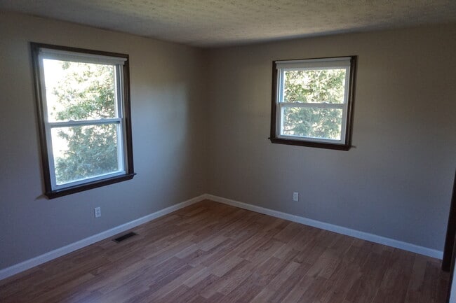 Building Photo - 641 Orchard Dr W