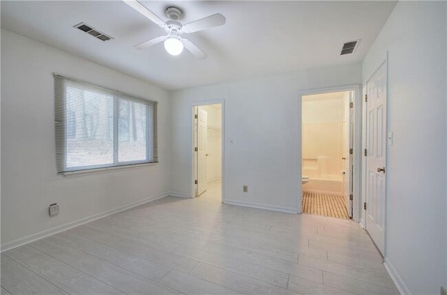 Building Photo - 1252 Minhinette Dr