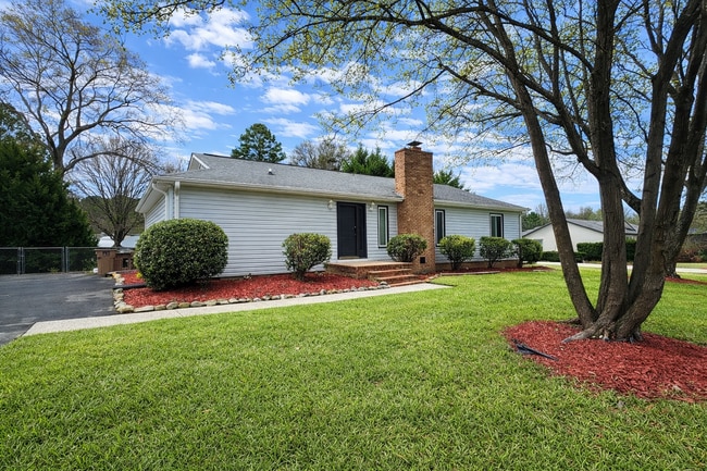 Building Photo - 609 Catawba Cir N