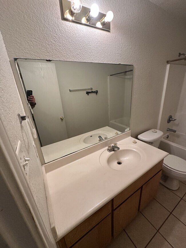 Building Photo - 403 Justin Ln