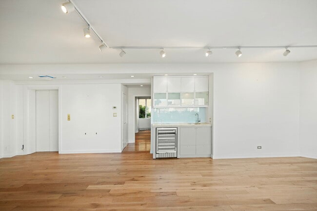 Building Photo - 30 Miller Pl