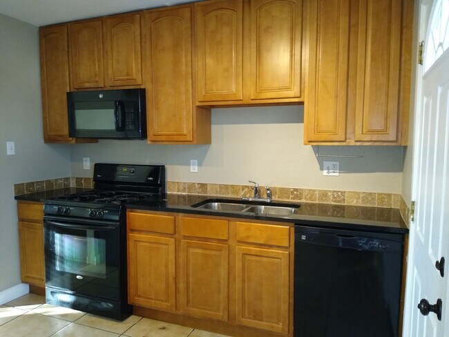 Building Photo - Mountain View 2 Bedroom 1 Bath Duplex on a Hill