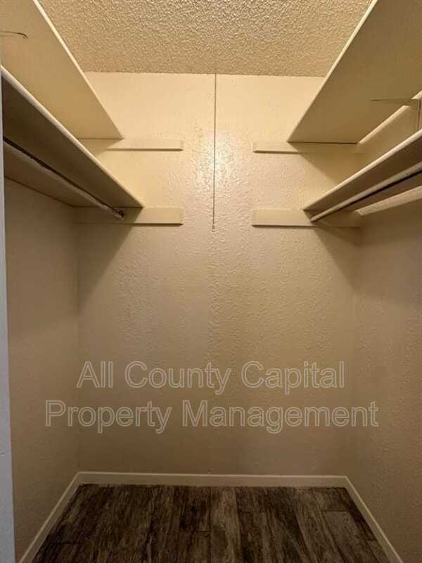 Building Photo - 7709 Meadowview Ln