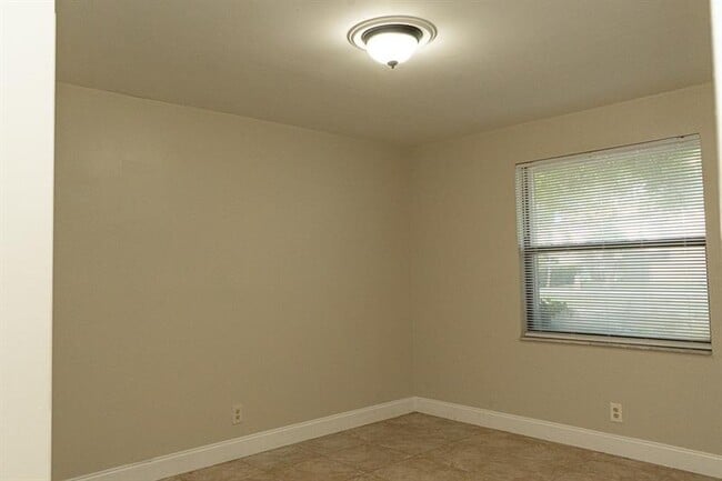 Building Photo - 10501 NW 43rd St