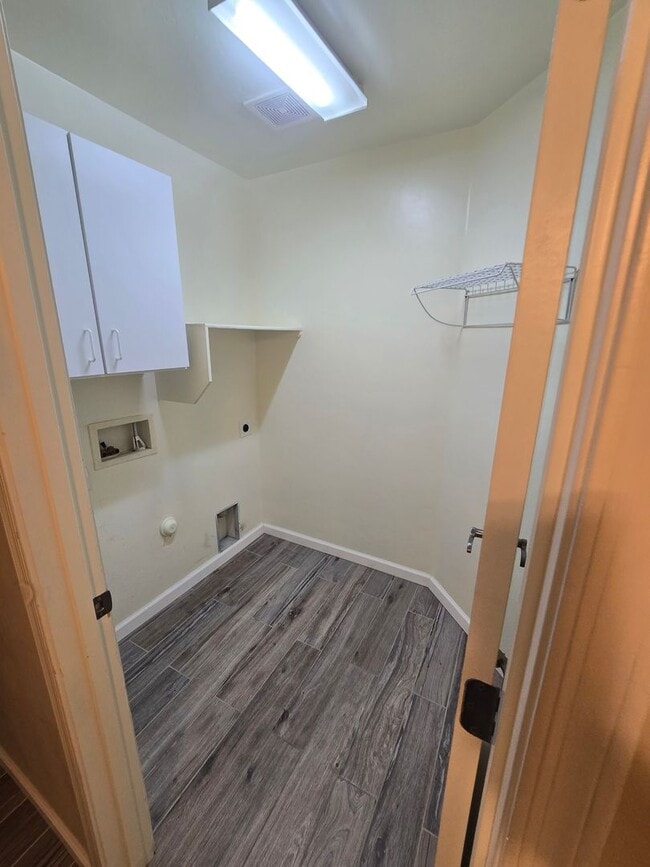 Building Photo - Beautiful 3 bedroom, 2 bath Home available