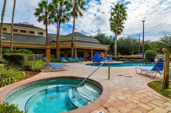 Building Photo - 8303 Palm Pkwy